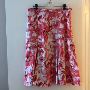 Lovely linen skirt w/floral design